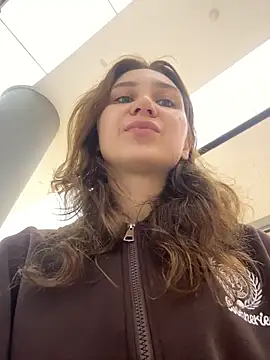 QuitieLia online show from 03-15-26, 08:21