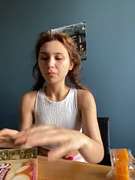 Snapshot of QuitieLia chatting on 05-29-26, 07:25 QuitieLia online show from 05-29-26, 07:25