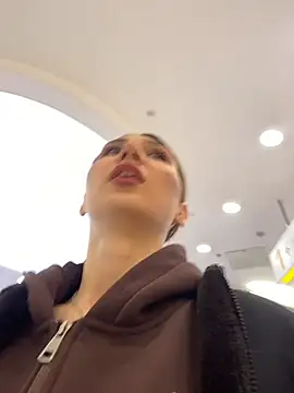 QuitieLia online show from 02-25-26, 07:52