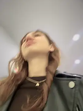 QuitieLia online show from 10-03-25, 08:27