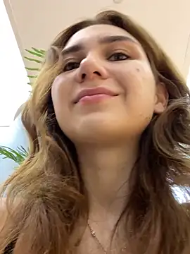 QuitieLia online show from 11-22-25, 09:19