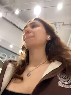 QuitieLia online show from 03-28-26, 07:20