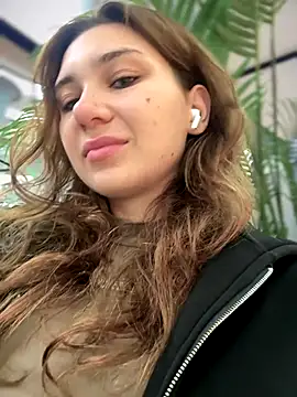 QuitieLia online show from 09-28-25, 08:21