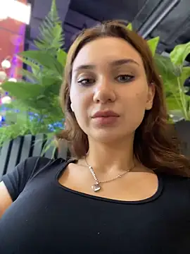 Snapshot of QuitieLia chatting on 04-20-26, 08:06 QuitieLia online show from 04-20-26, 08:06
