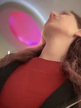 QuitieLia online show from 10-19-25, 08:28