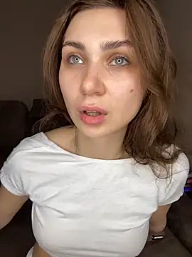 QuitieLia online show from 03-23-26, 07:19