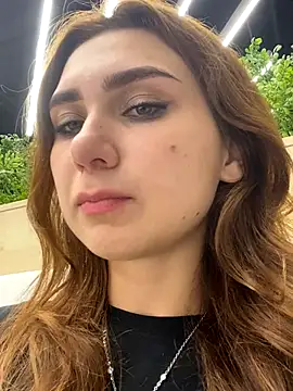 QuitieLia online show from 11-21-25, 03:33