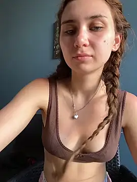 Snapshot of QuitieLia chatting on 05-22-26, 07:17 QuitieLia online show from 05-22-26, 07:17