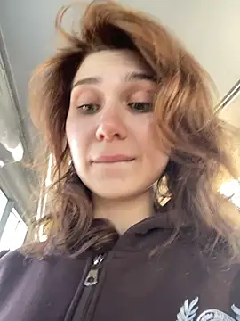 QuitieLia online show from 03-14-26, 01:06