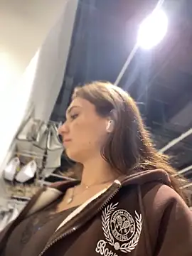 Snapshot of QuitieLia chatting on 04-22-26, 01:18 QuitieLia online show from 04-22-26, 01:18