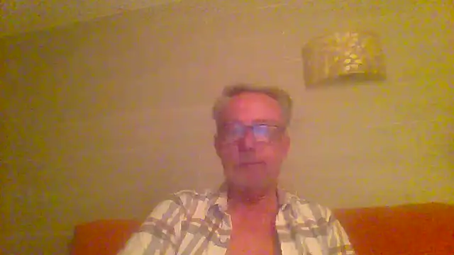 Snapshot of tuggy59 chatting on 05-06-26, 04:27 tuggy59 online show from 05-06-26, 04:27