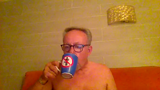 Snapshot of tuggy59 chatting on 05-25-26, 03:50 tuggy59 online show from 05-25-26, 03:50