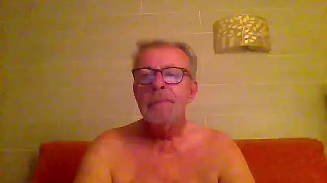 Snapshot of tuggy59 chatting on 06-07-26, 04:39 tuggy59 online show from 06-07-26, 04:39