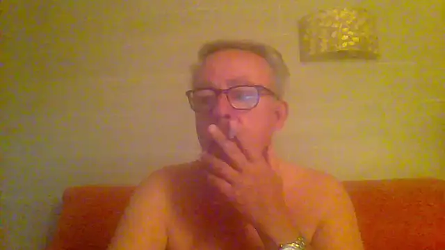 Snapshot of tuggy59 chatting on 05-11-26, 04:58 tuggy59 online show from 05-11-26, 04:58