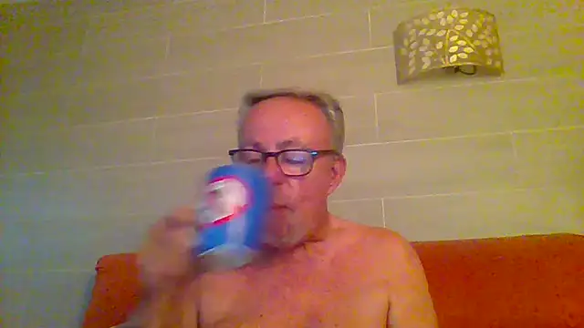 Snapshot of tuggy59 chatting on 06-10-26, 05:08 tuggy59 online show from 06-10-26, 05:08