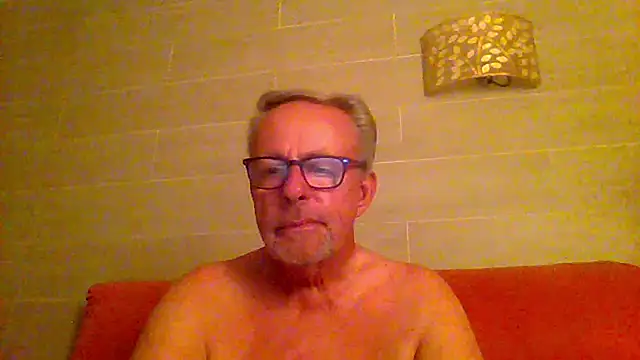Snapshot of tuggy59 chatting on 06-03-26, 08:24 tuggy59 online show from 06-03-26, 08:24