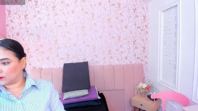 Snapshot of taylor_bennet chatting on 03-21-26, 11:58 taylor bennet online show from 03-21-26, 11:58