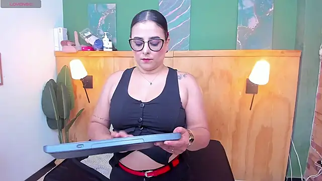 Snapshot of taylor_bennet chatting on 03-28-26, 06:31 taylor bennet online show from 03-28-26, 06:31