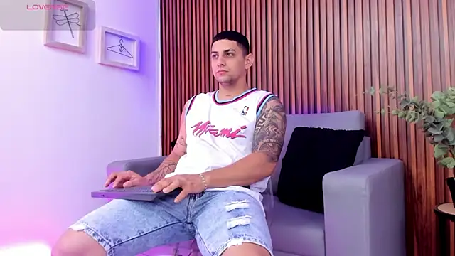 Alex cute77 online show from 04-10-26, 01:07