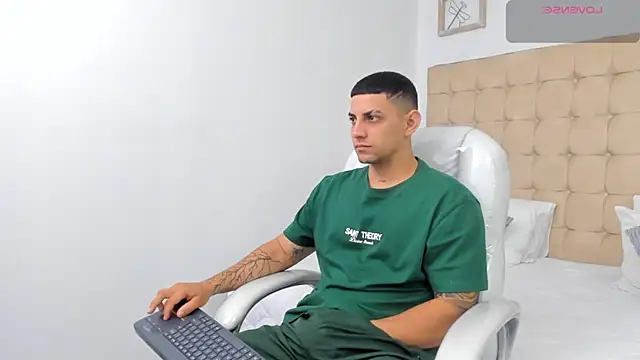 Alex cute77 online show from 01-08-26, 12:55