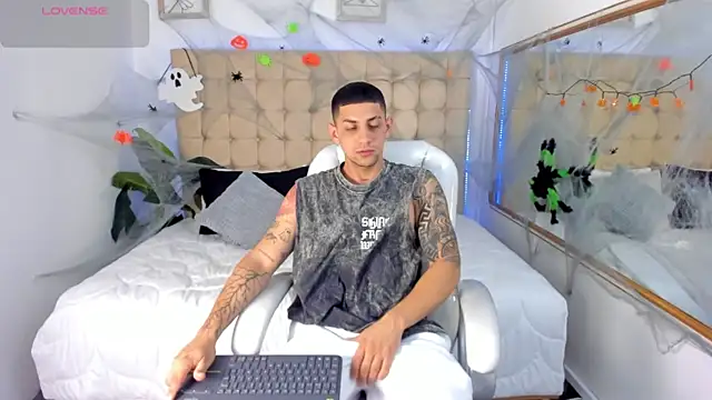 Alex cute77 online show from 10-17-25, 12:07