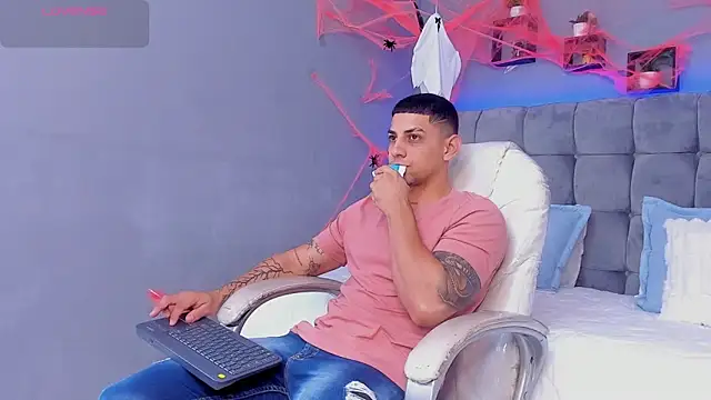 Alex cute77 online show from 10-30-25, 12:14