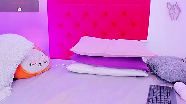 Snapshot of Sofia_Girl_ chatting on 03-14-25, 08:10 Sofia Girl online show from 03-14-25, 08:10