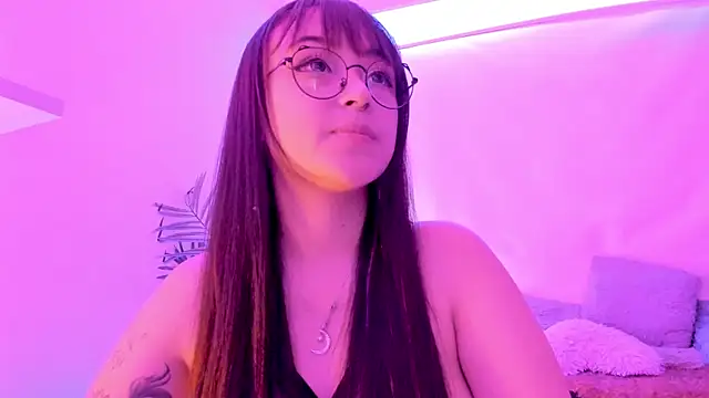 Snapshot of Gloomydoll chatting on 10-04-25, 04:52 Gloomydoll online show from 10-04-25, 04:52