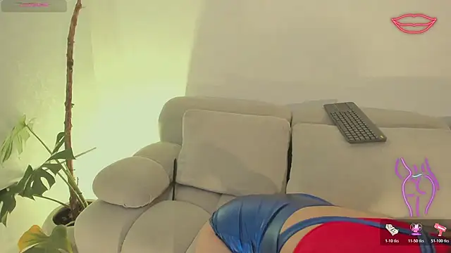 LindseyMoss online show from 10-31-25, 12:51