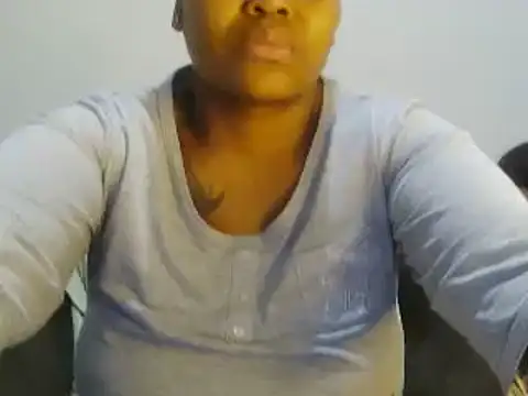 Snapshot of Real1SweetQueen chatting on 05-10-26, 05:33 Real1SweetQueen online show from 05-10-26, 05:33