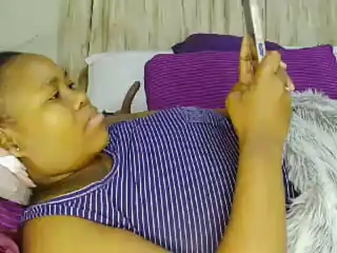 Snapshot of Real1SweetQueen chatting on 05-18-26, 06:56 Real1SweetQueen online show from 05-18-26, 06:56