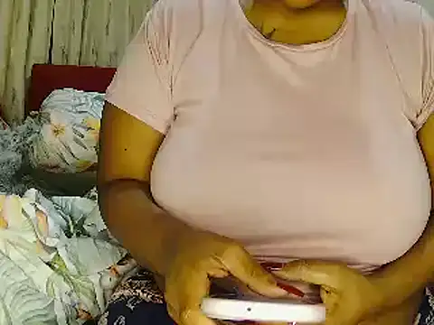 Snapshot of Real1SweetQueen chatting on 06-11-26, 05:04 Real1SweetQueen online show from 06-11-26, 05:04