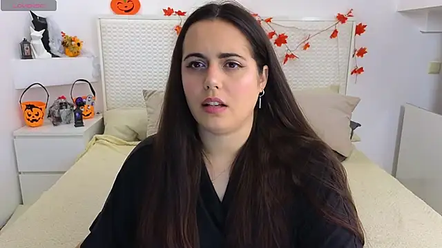 Snapshot of Eva_Rogers_ chatting on 10-31-25, 09:22 Eva Rogers  online show from 10-31-25, 09:22