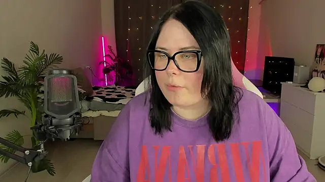 Snapshot of Akemi_BBW chatting on 10-10-25, 05:14 Akemi BBW online show from 10-10-25, 05:14