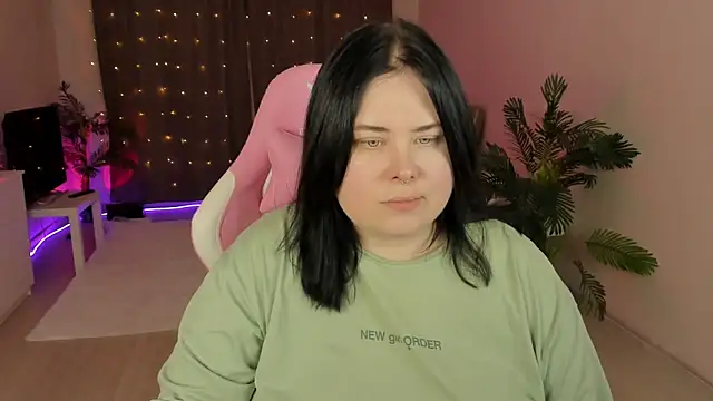 Snapshot of Akemi_BBW chatting on 10-04-25, 06:09 Akemi BBW online show from 10-04-25, 06:09