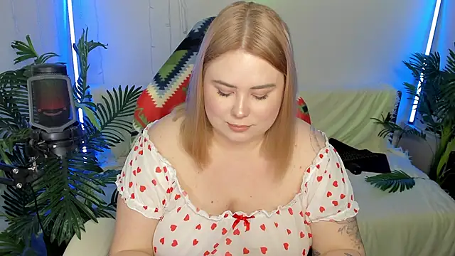 Snapshot of Akemi_BBW chatting on 02-09-25, 10:21 Akemi BBW online show from 02-09-25, 10:21