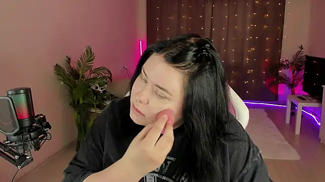 Snapshot of Akemi_BBW chatting on 09-20-25, 02:11 Akemi BBW online show from 09-20-25, 02:11