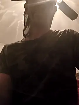 Snapshot of icyMike43 chatting on 02-18-26, 04:43 icyMike43 online show from 02-18-26, 04:43