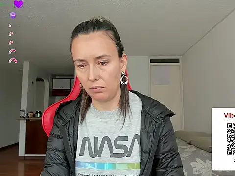 Snapshot of zoe_jeane_beker chatting on 05-19-26, 06:48 zoe jeane beker online show from 05-19-26, 06:48