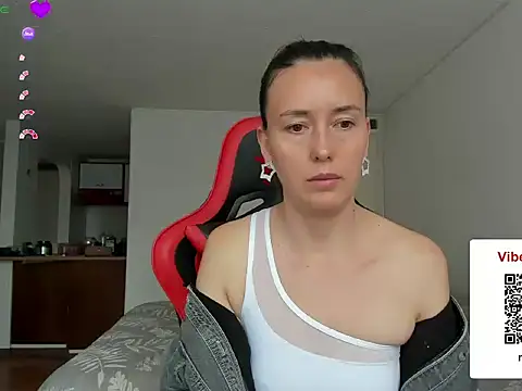 Snapshot of zoe_jeane_beker chatting on 05-13-26, 06:37 zoe jeane beker online show from 05-13-26, 06:37