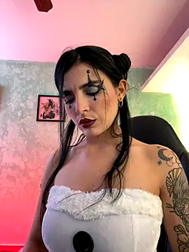 Snapshot of CristalCerati chatting on 10-11-25, 06:20 CristalCerati online show from 10-11-25, 06:20
