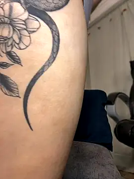 kaoticblue  online show from 12-04-25, 11:26