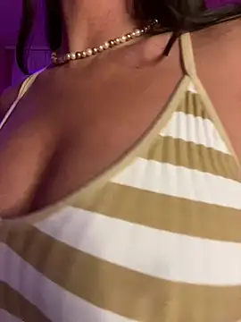 Snapshot of karrola chatting on 01-20-25, 06:43 karrola online show from 01-20-25, 06:43