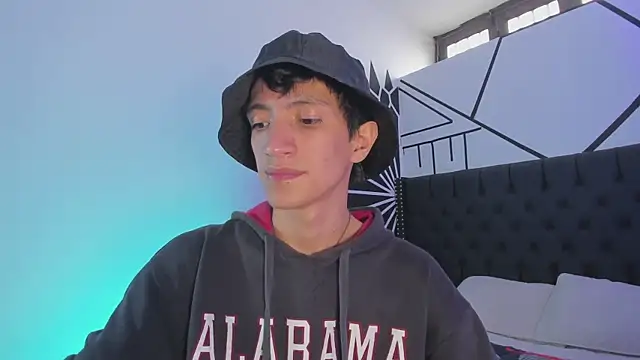 Snapshot of DereckCooperr chatting on 02-19-25, 08:31 DereckCooperr online show from 02-19-25, 08:31