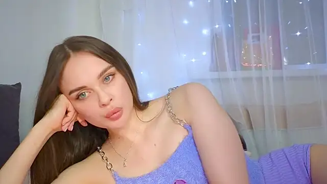 Snapshot of KristenSayles chatting on 02-14-25, 07:23 KristenSayles online show from 02-14-25, 07:23