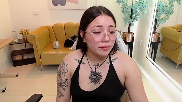 Snapshot of Isa_reel chatting on 03-04-25, 06:58 Isa reel online show from 03-04-25, 06:58