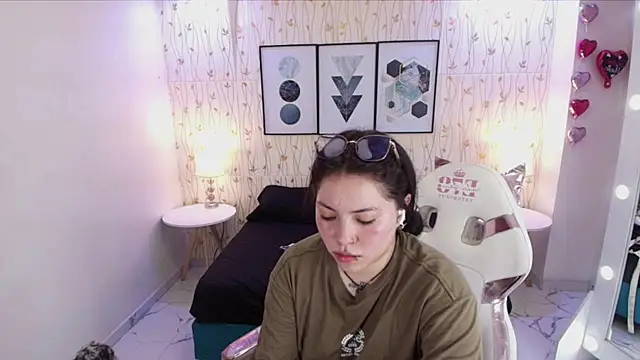 Snapshot of Isa_reel chatting on 03-19-25, 07:49 Isa reel online show from 03-19-25, 07:49