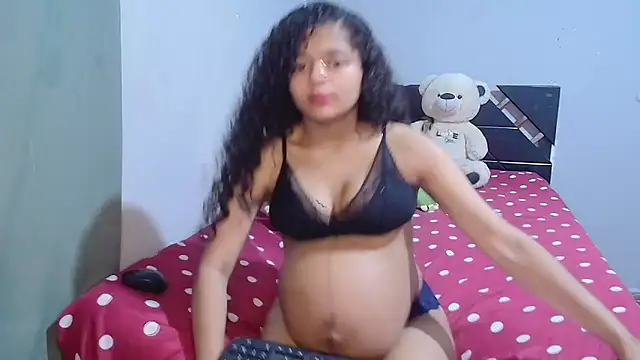 Winnifer Gonzal online show from 10-15-25, 03:05