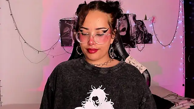 willow poisson online show from 11-24-25, 05:24