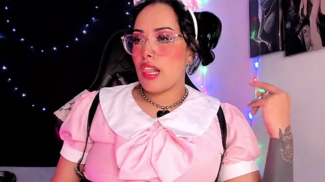 Snapshot of willow_poisson chatting on 01-31-26, 07:12 willow poisson online show from 01-31-26, 07:12